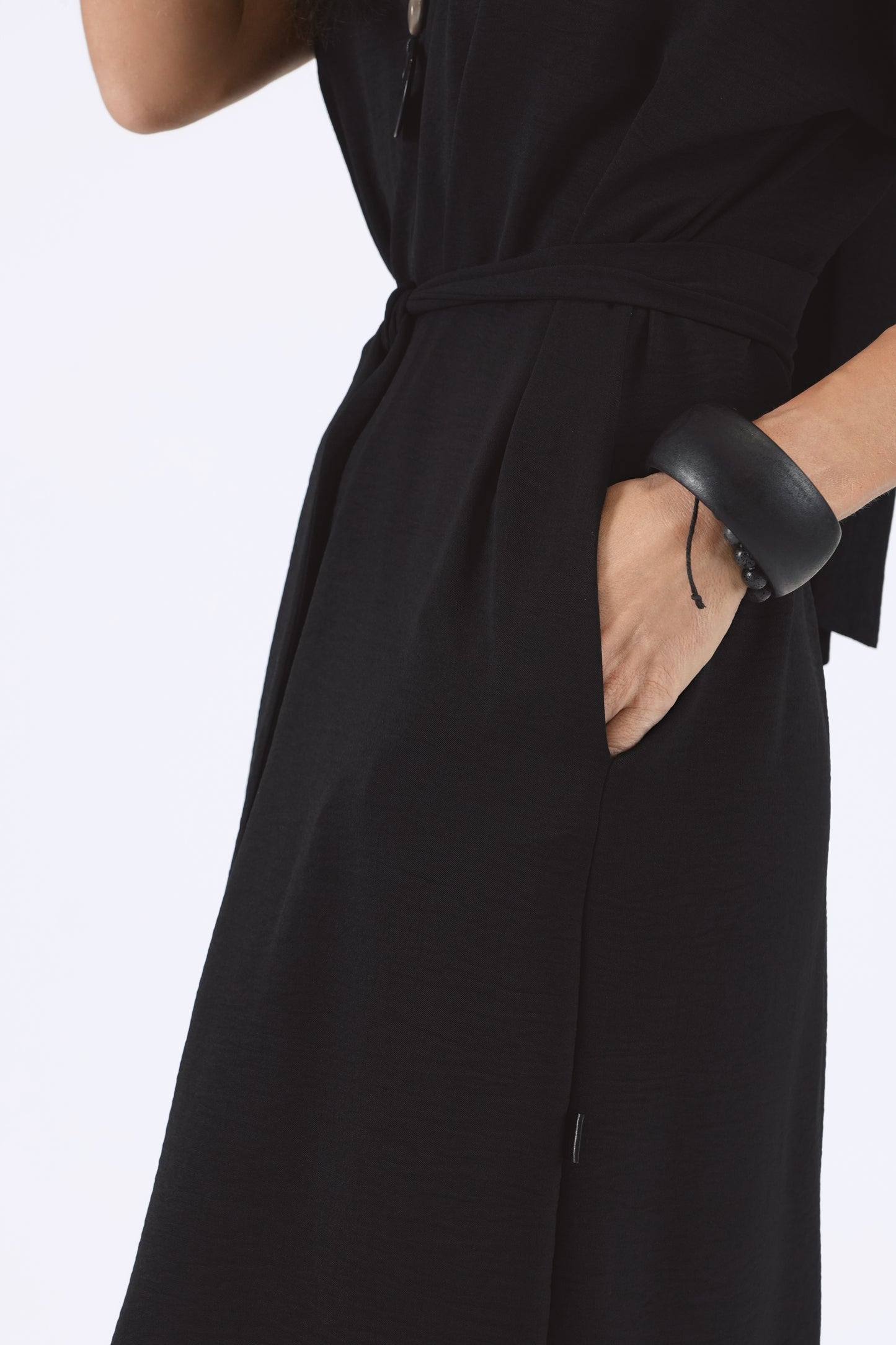 Gara oversize kleita ar šķēlumu, melna