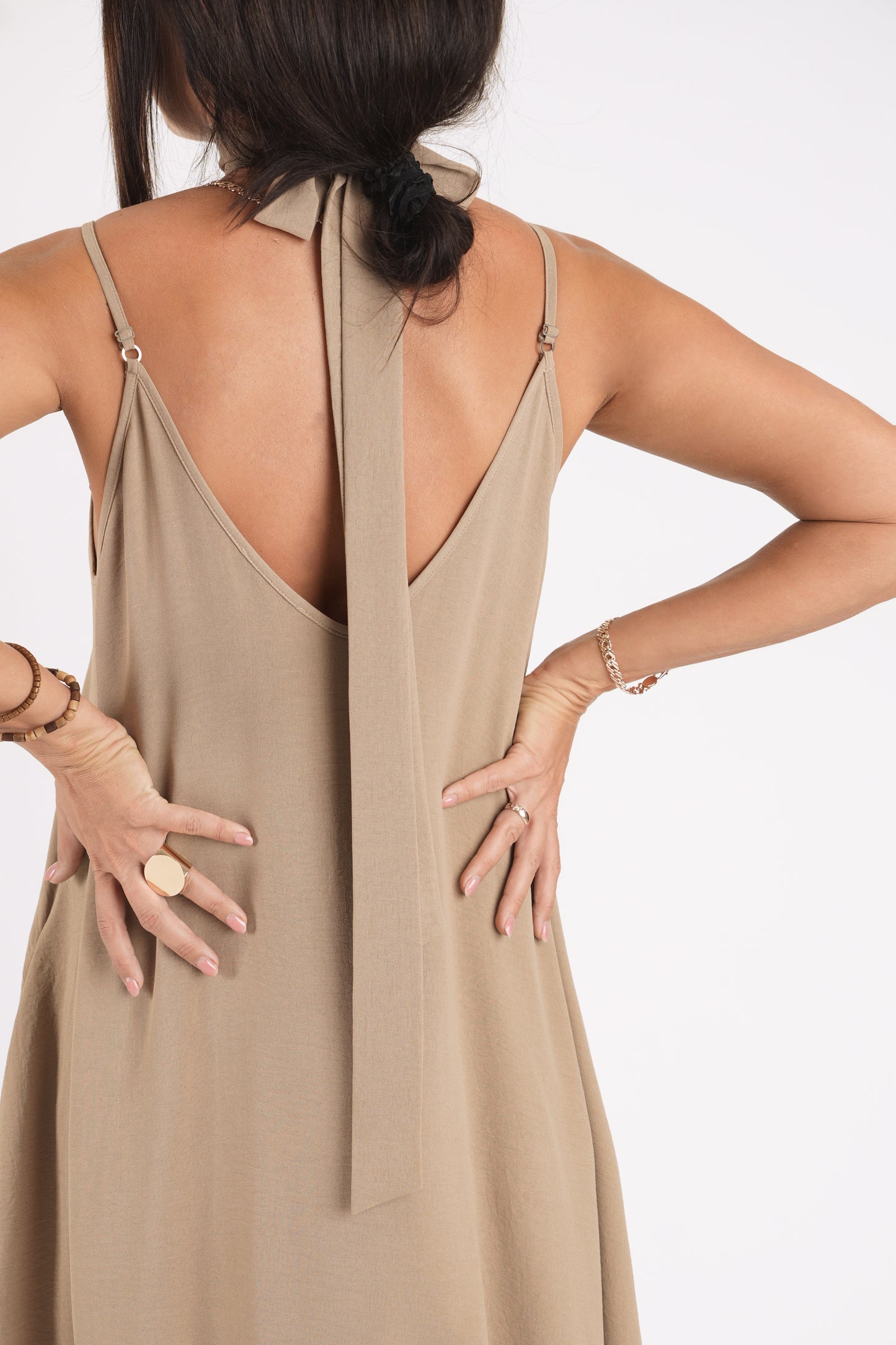 Gara A silueta kleita