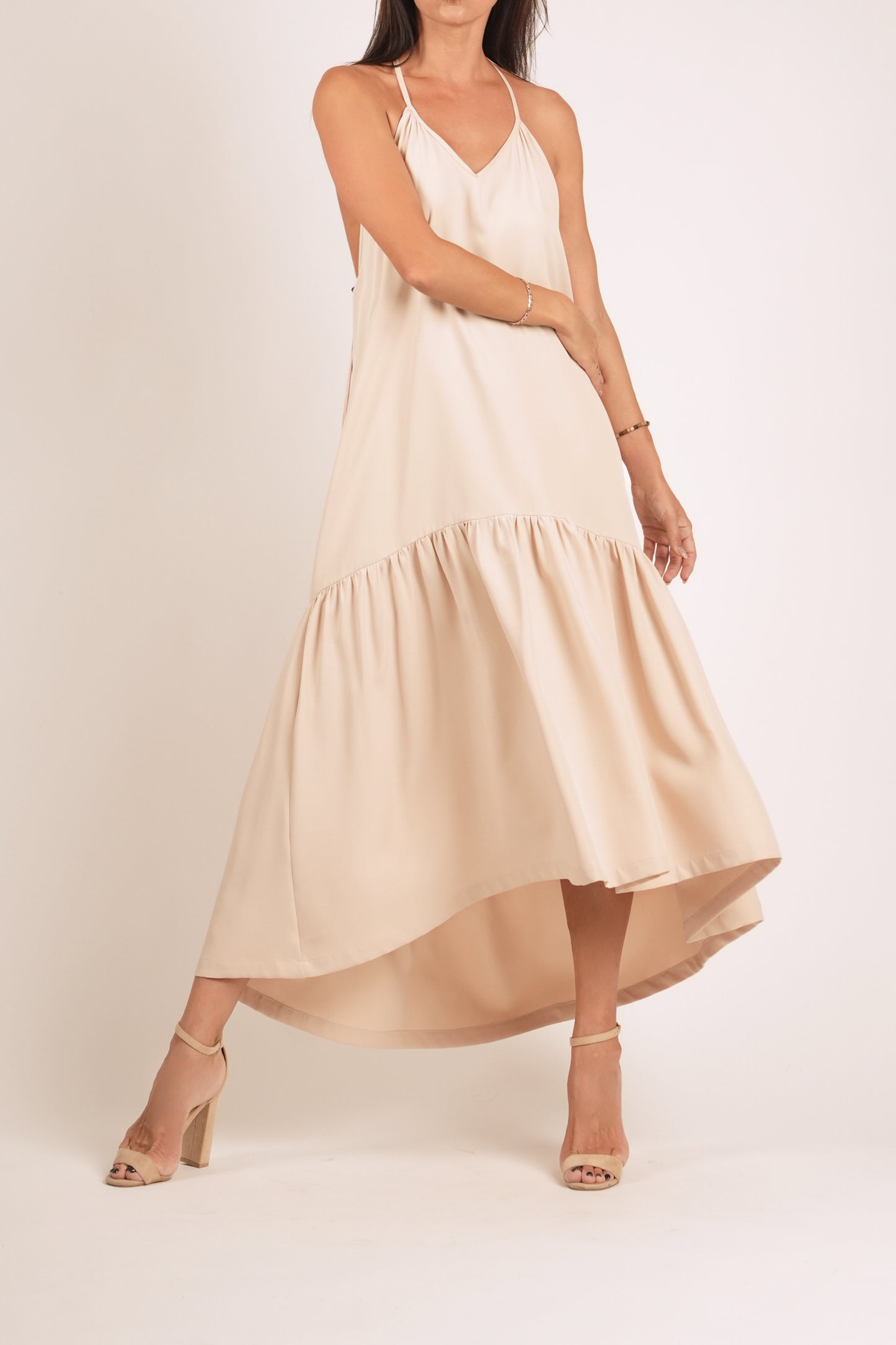 Gara volānkleita ar atsegtu muguras daļu