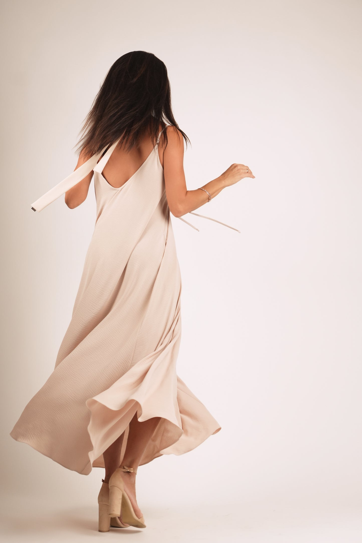 Gara A silueta kleita