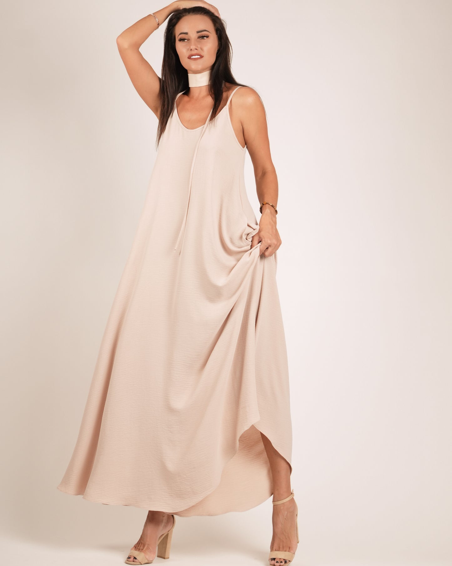 Gara A silueta kleita