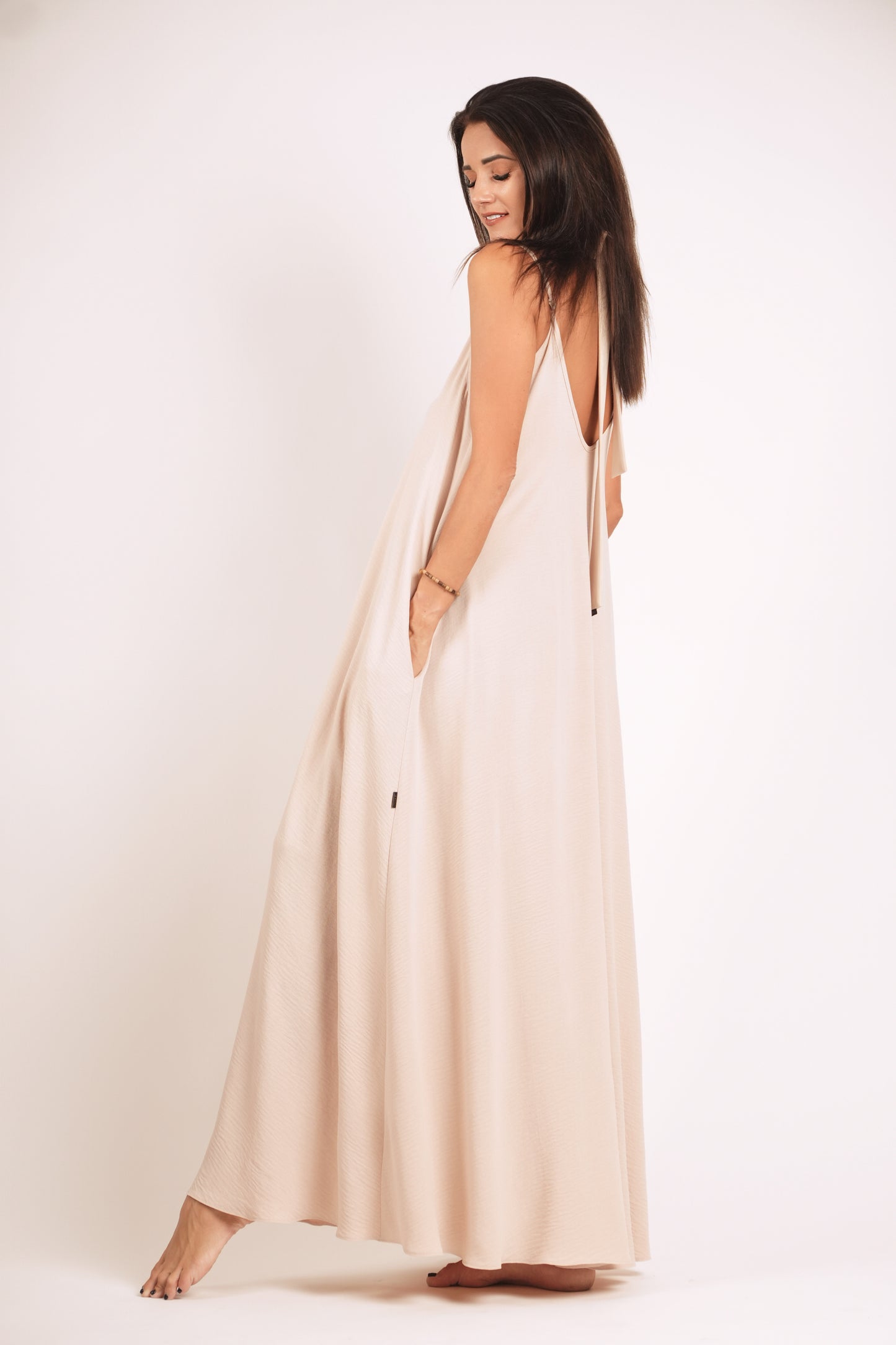 Gara A silueta kleitas