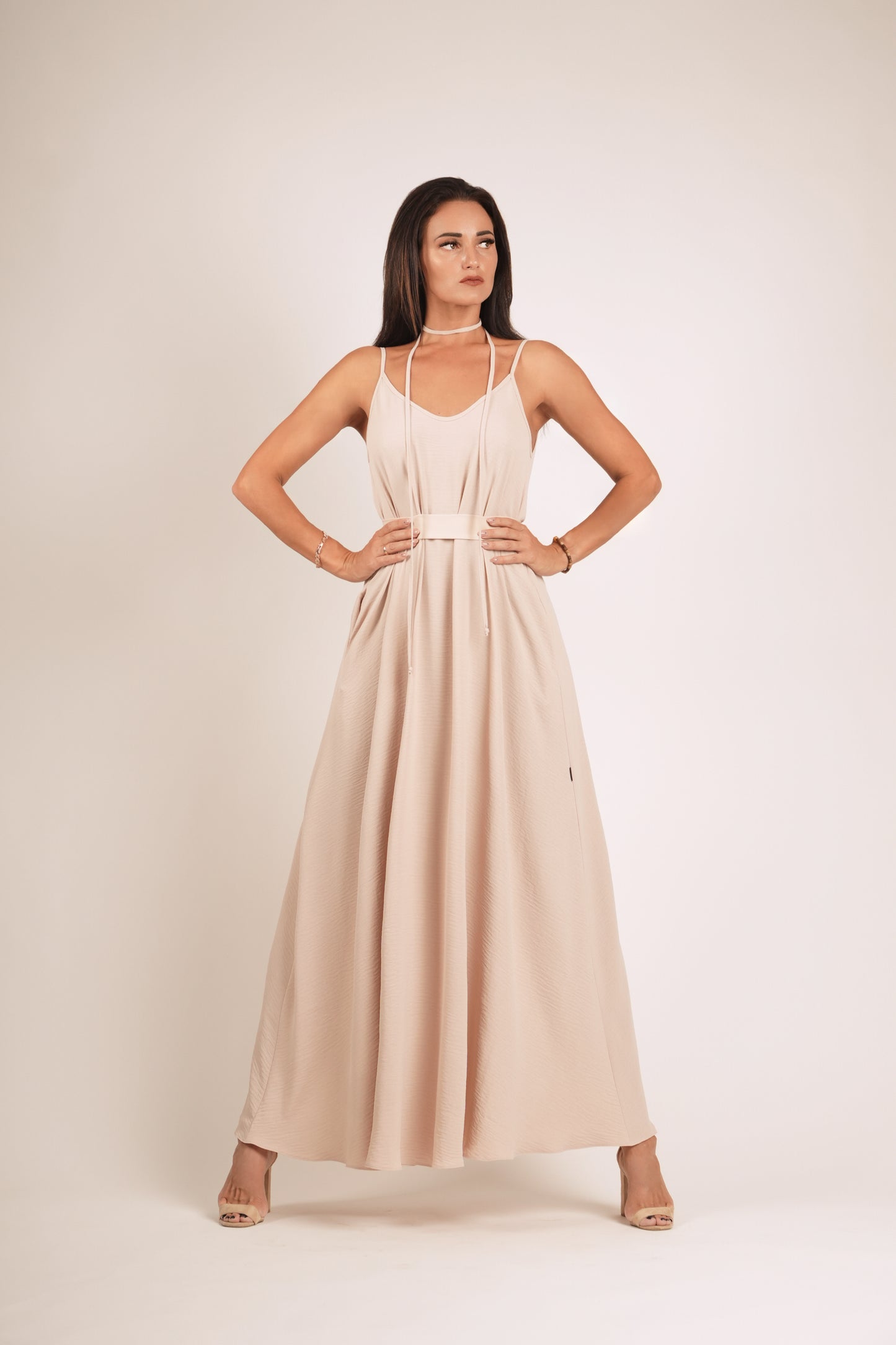 Gara A silueta kleita