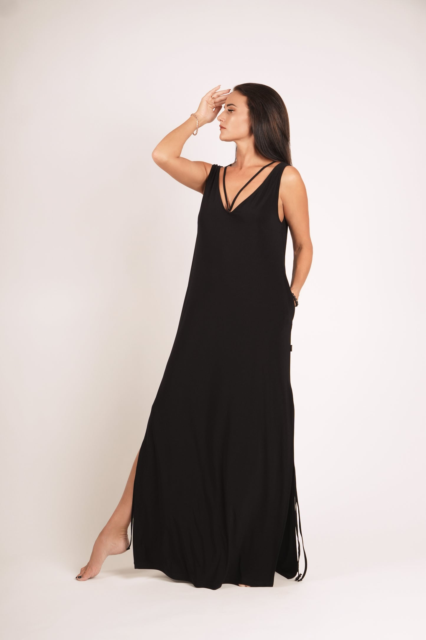 Gara kleita ar atsegtu muguras daļu un šķēlumiem, Likra