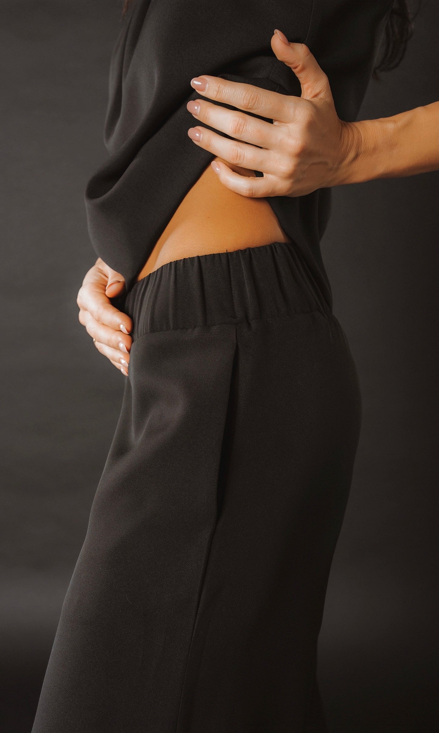 Bikškostīms - klasiskas garās bikses ar kabatām un tops ar dubultajām lencēm