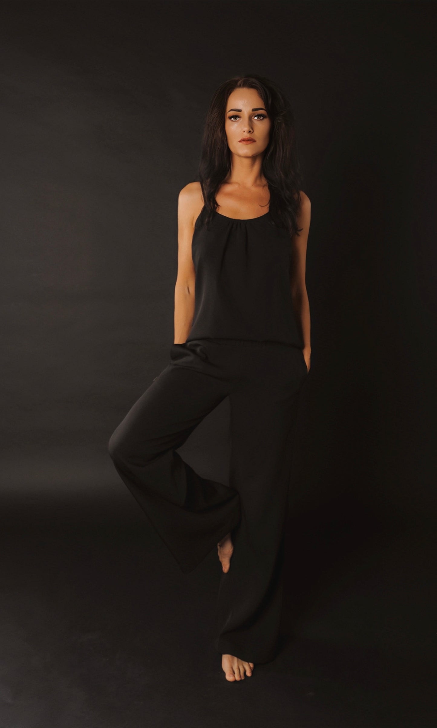 Bikškostīms - klasiskas garās bikses ar kabatām un tops ar dubultajām lencēm