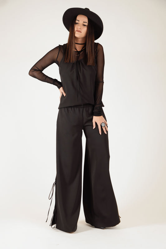 Melnas platas bikses ar šķēlumiem, gumijas jostu un sānu kabatām