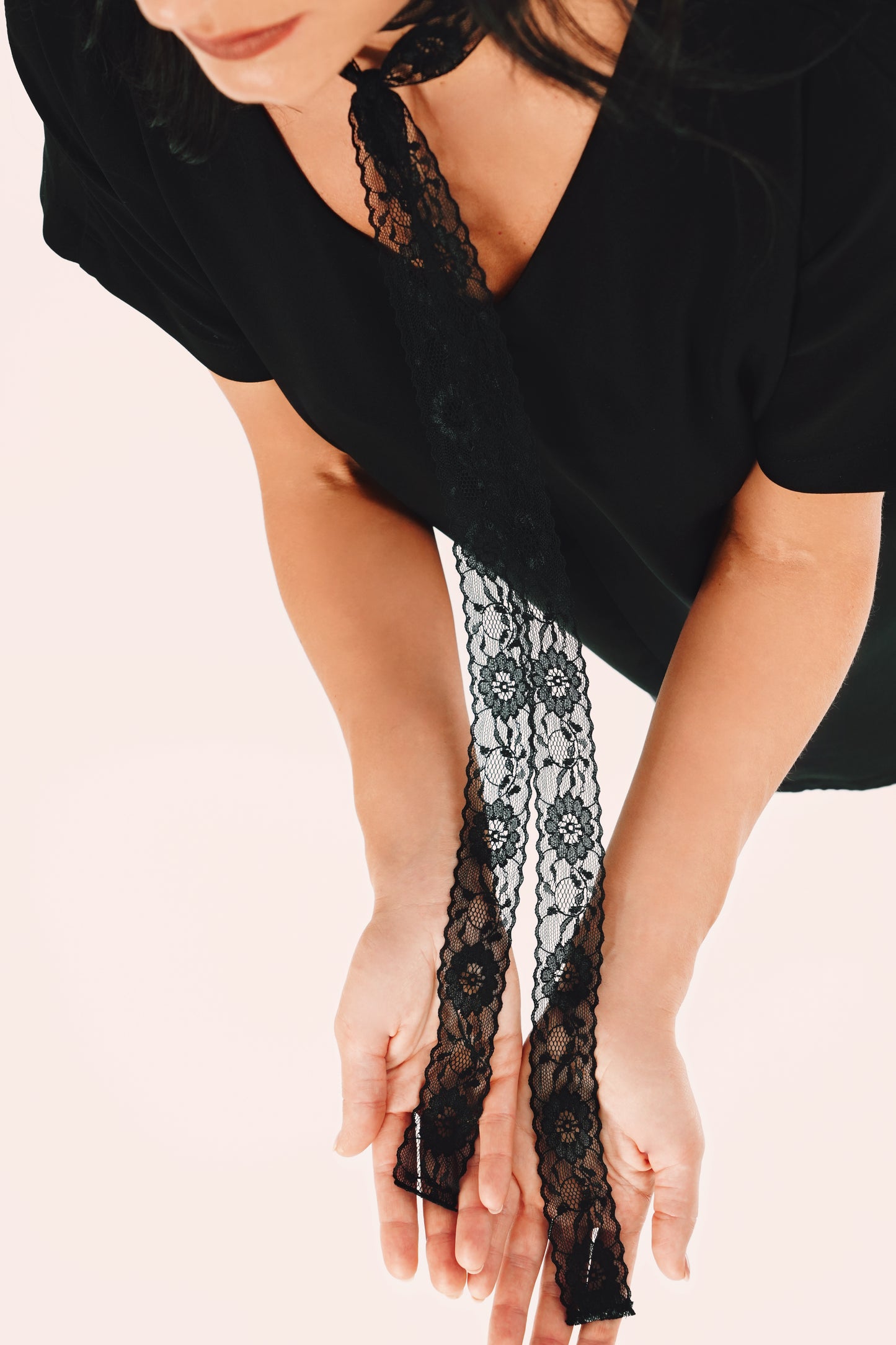 Melna mežģīņu lenta