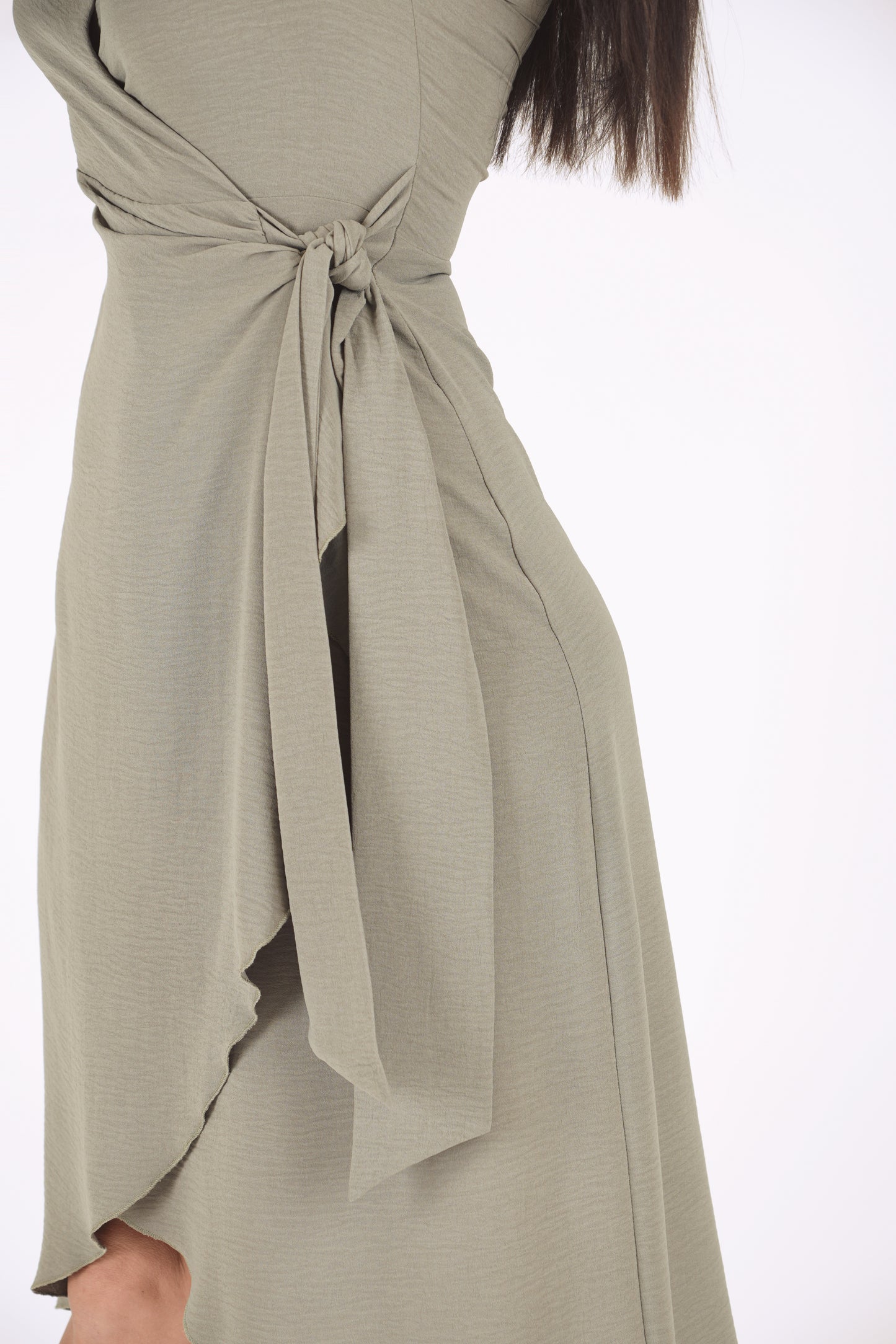 Sasienama kleita no neburzīga auduma