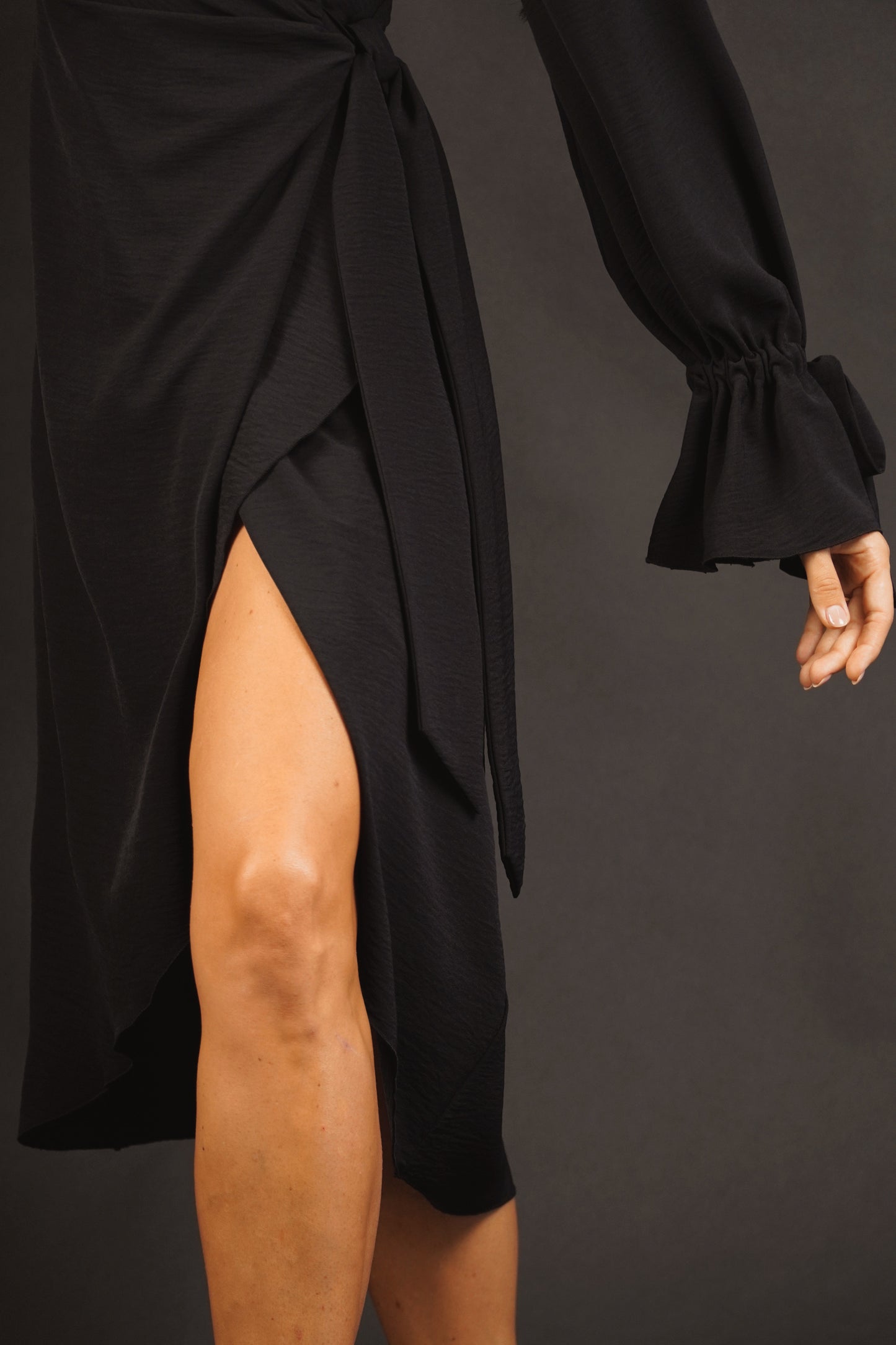 Sasienama kleita no neburzīga auduma