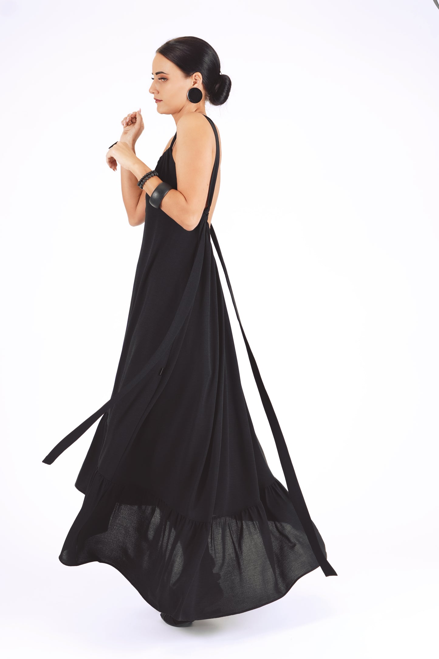 Gara volānkleita ar atsegtu muguras daļu un dekoltē šķēlumu