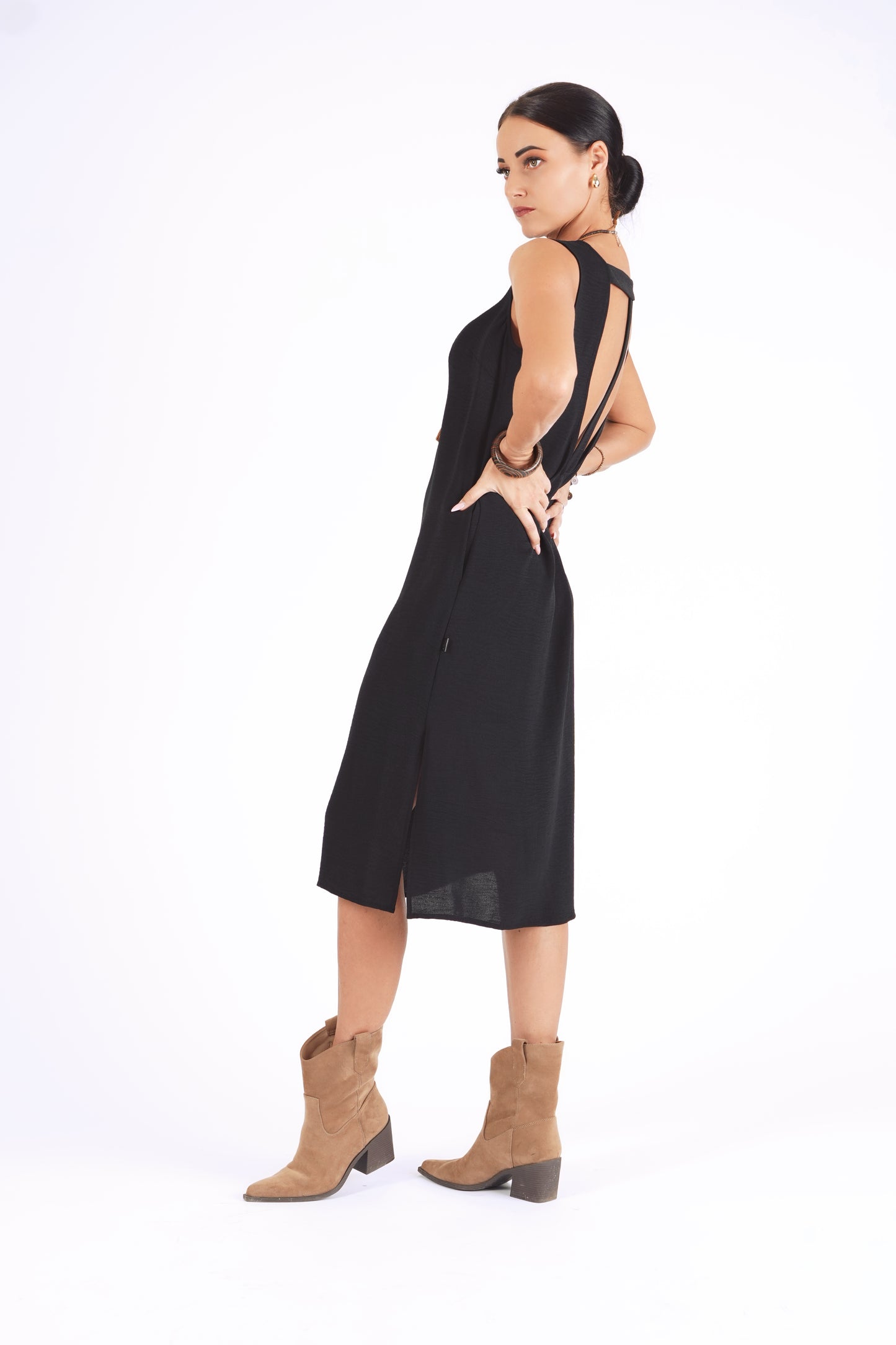 Midi kleita ar orģinālu muguras izgriezuma dizainu