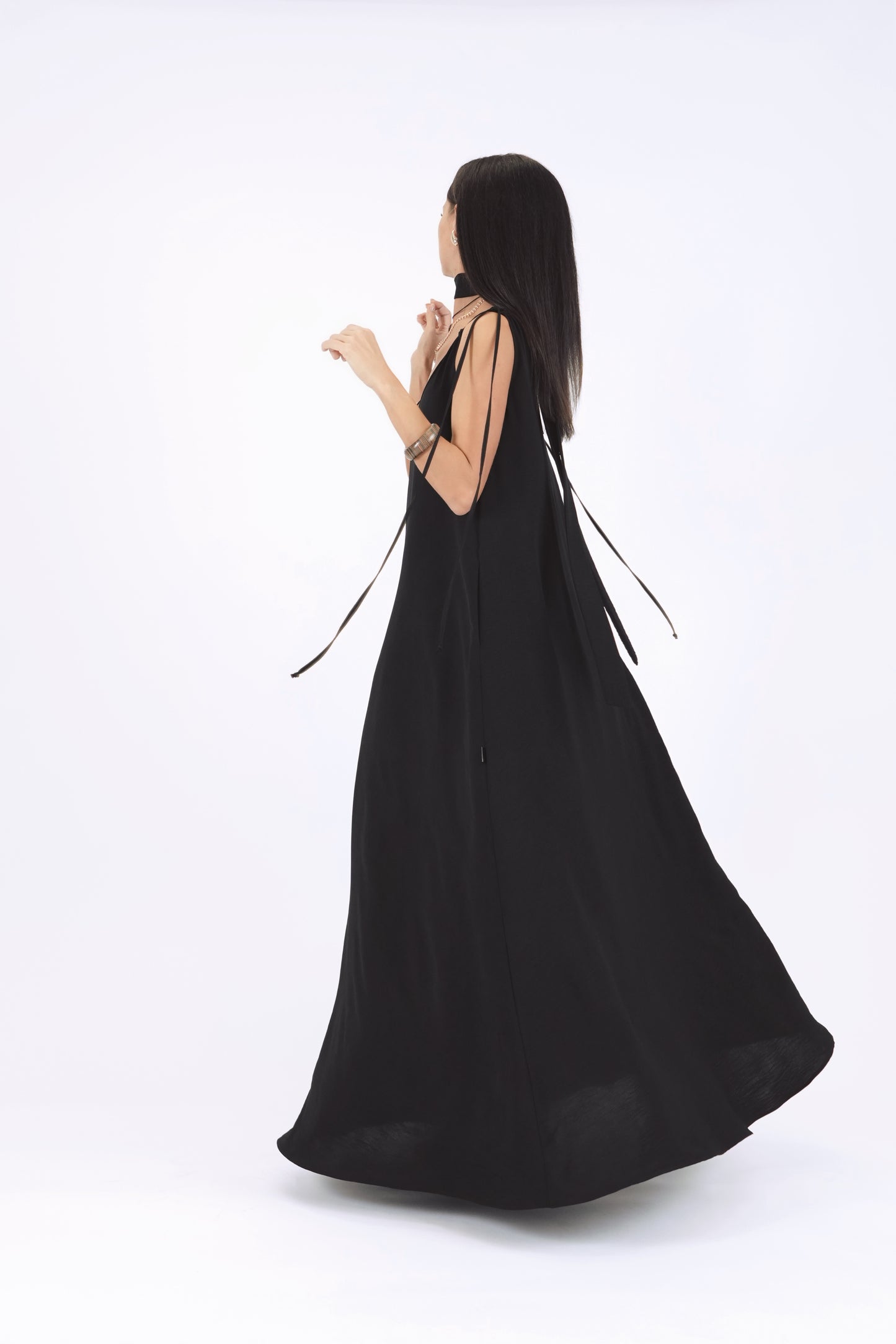 Gara A silueta kleita ar dubultām sienamām lencēm, black