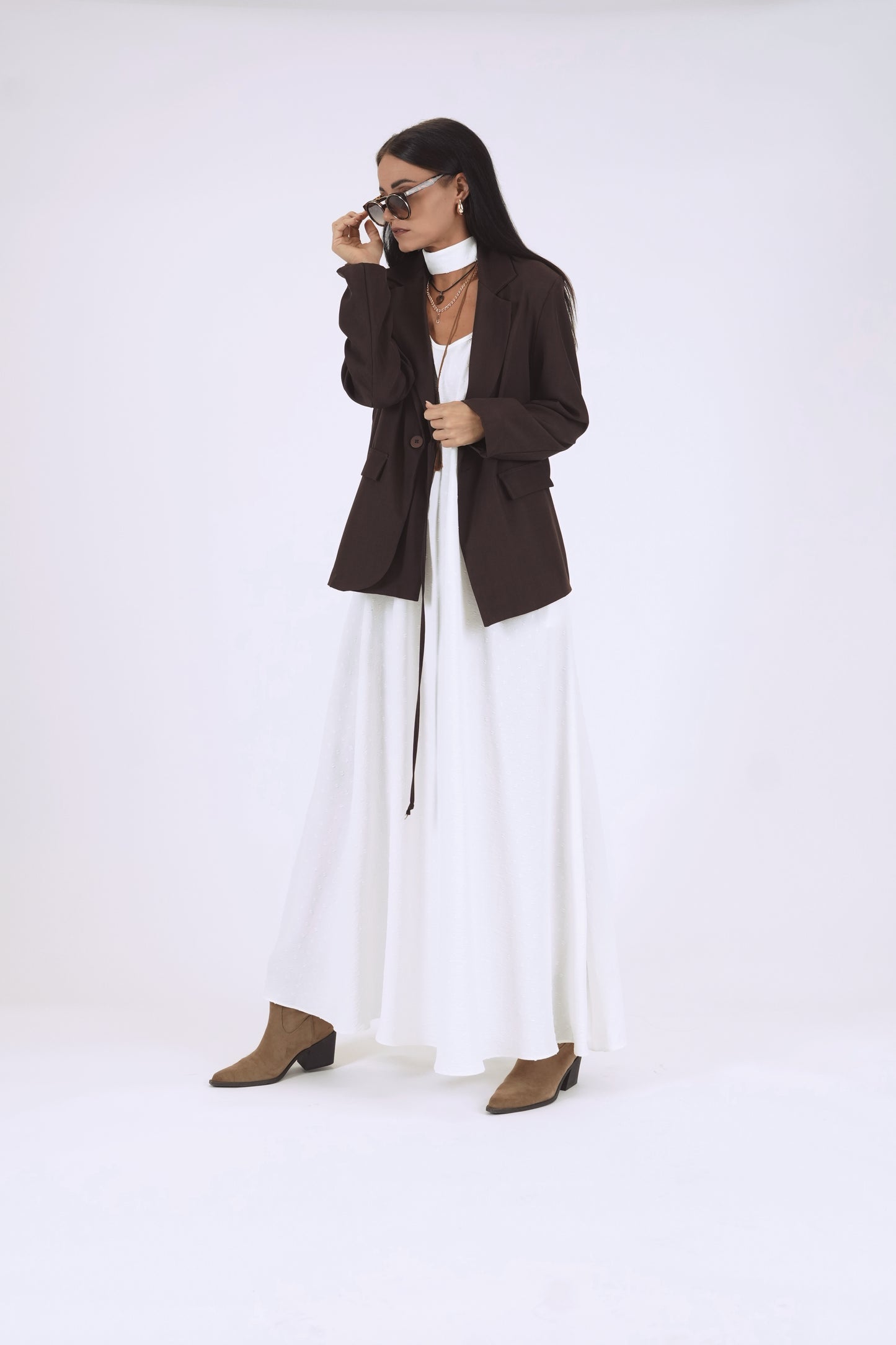 Gara A silueta kleita, balta