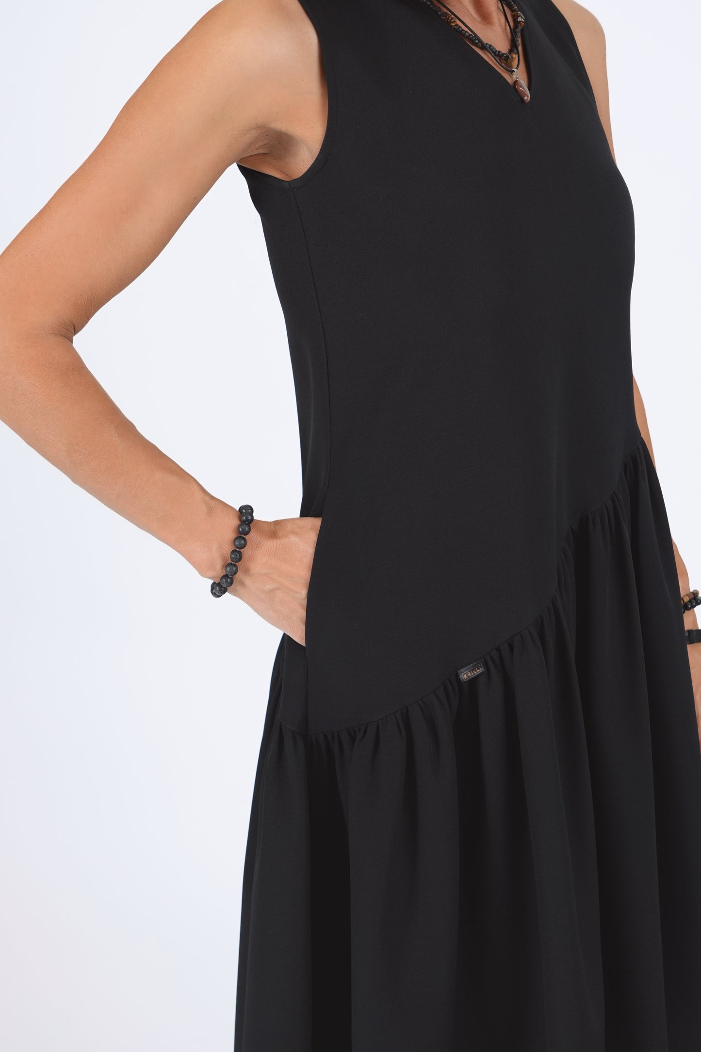 Midi kleita ar slīpu volānu, black