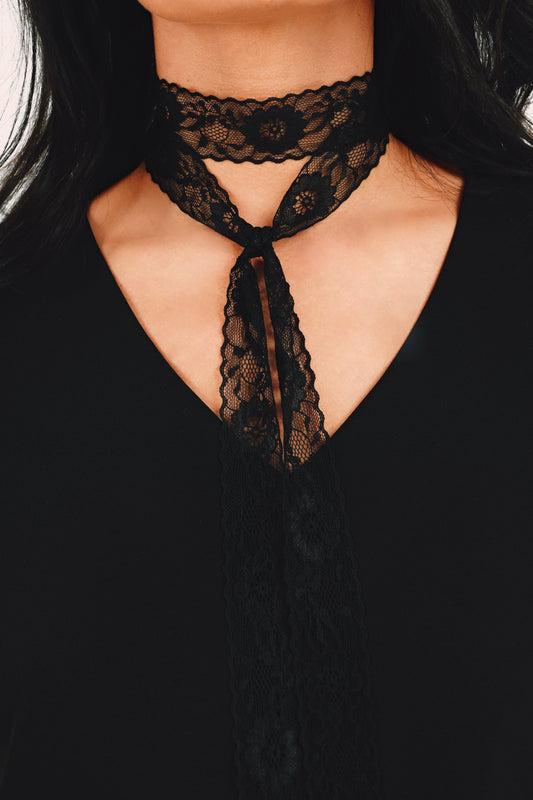 Melna mežģīņu lenta