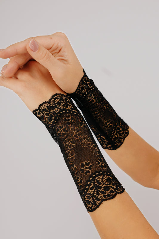 Black fitted lace cuffs