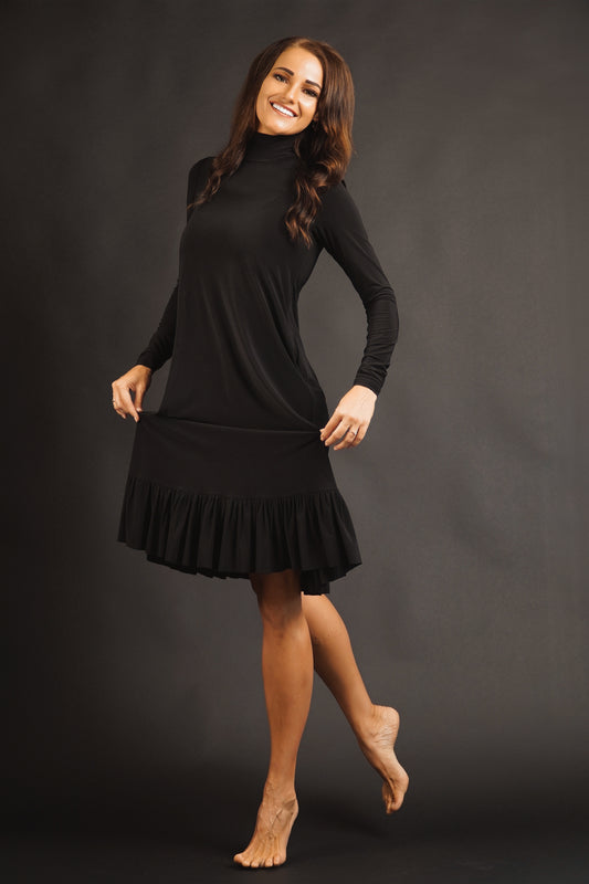 Black dress with frill made of elastic fabric